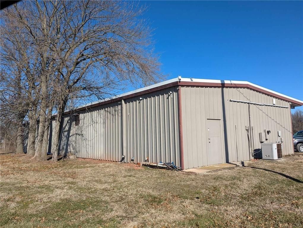 127 N 69 Highway — photo 24