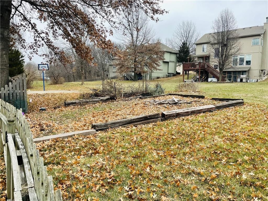 7401 Summit Street — photo 35