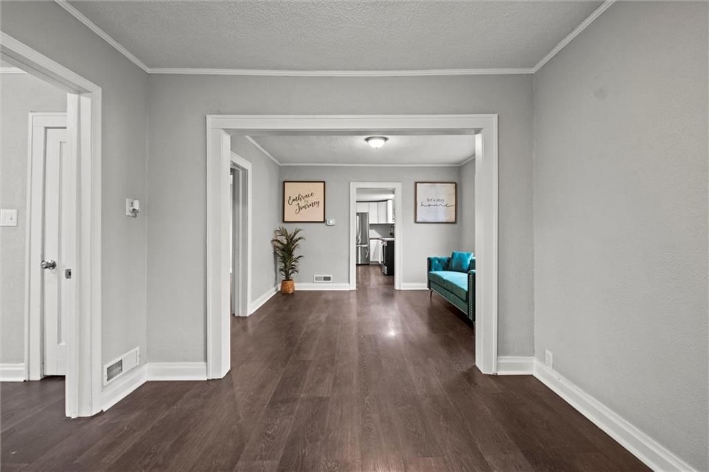3208 Delavan Avenue — photo 6