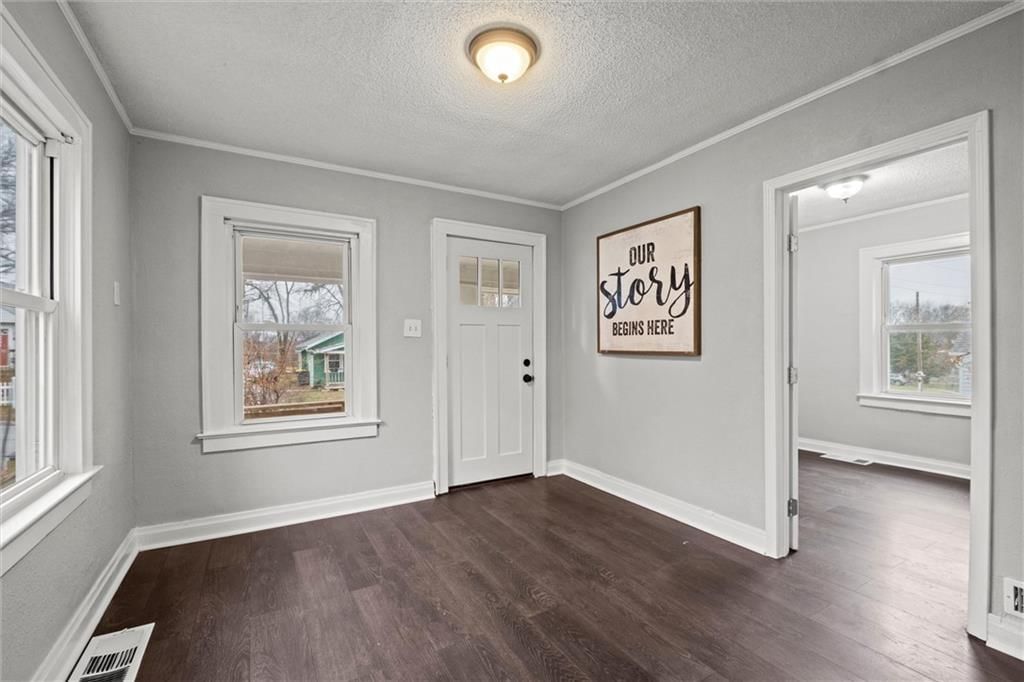 3208 Delavan Avenue — photo 7