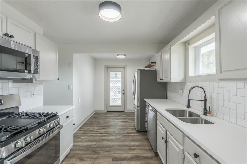 6143 Forest Avenue — photo 11