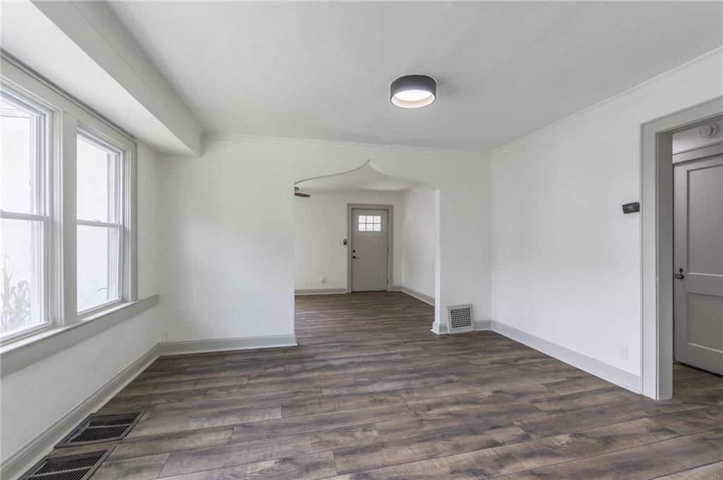 6143 Forest Avenue — photo 10