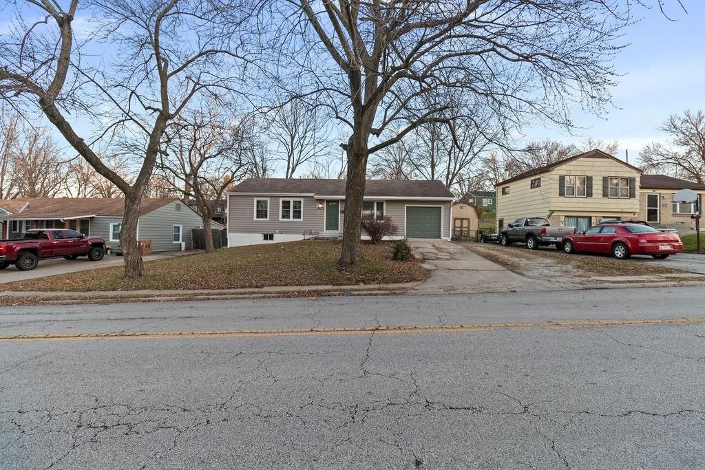 607 W Colonel Drive — photo 2