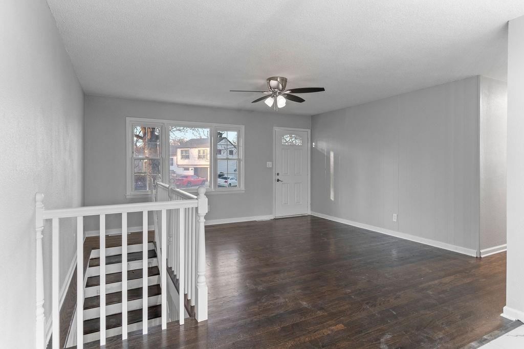 607 W Colonel Drive — photo 13