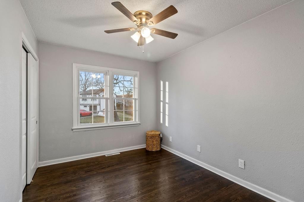 607 W Colonel Drive — photo 18