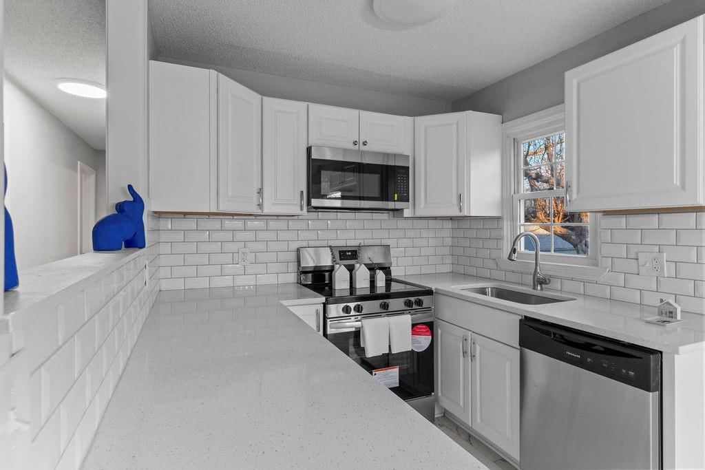 607 W Colonel Drive — photo 4