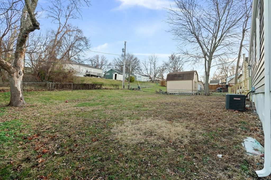 607 W Colonel Drive — photo 32