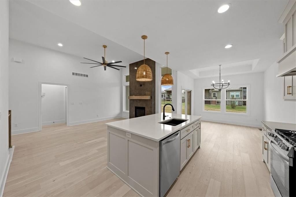 827 NE Algonquin Street — photo 12