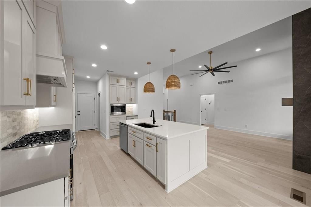 827 NE Algonquin Street — photo 13