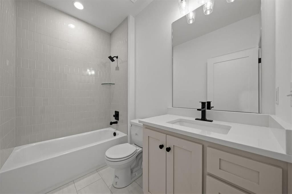 827 NE Algonquin Street — photo 26