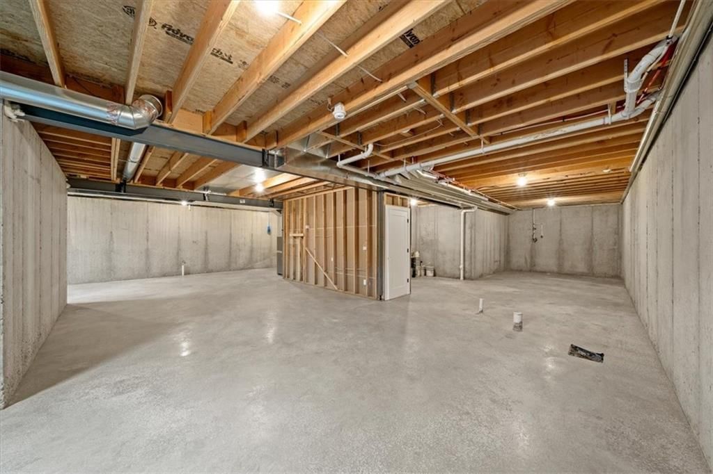 827 NE Algonquin Street — photo 27