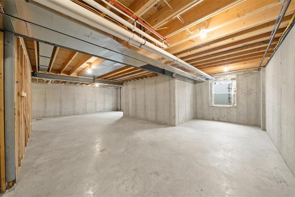 827 NE Algonquin Street — photo 28