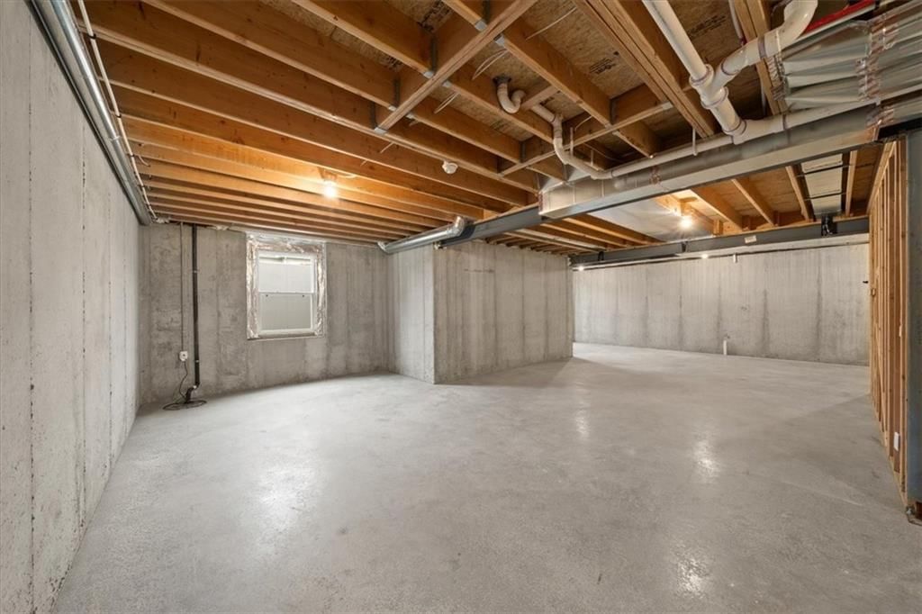 827 NE Algonquin Street — photo 29