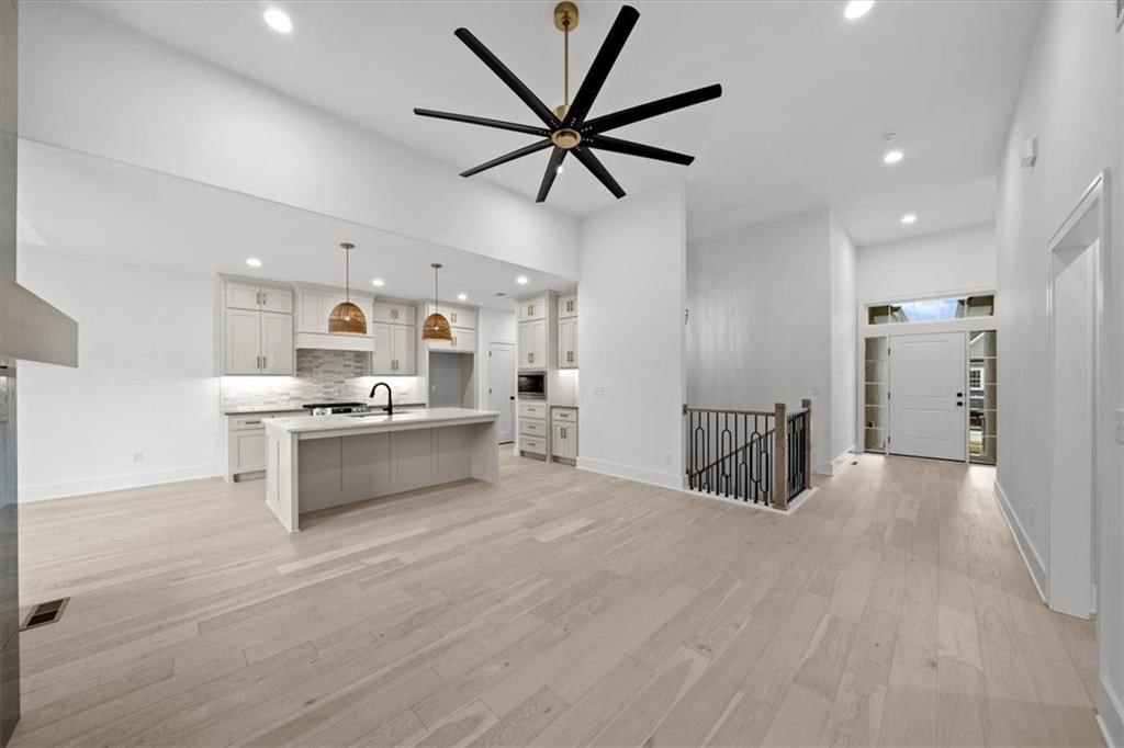 827 NE Algonquin Street — photo 5