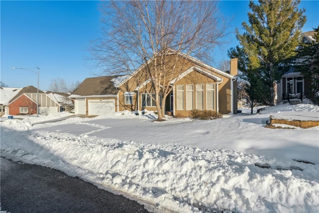 151 Pointe Drive — photo 2