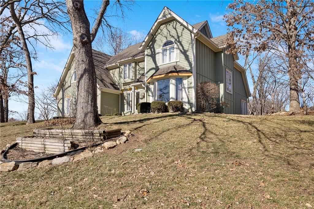 129 NE Edgewater Drive — photo 2