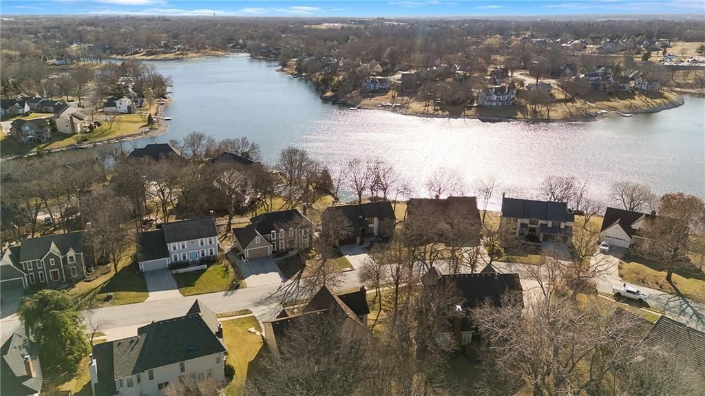 129 NE Edgewater Drive — photo 5