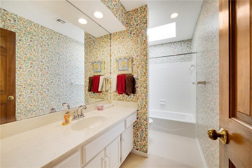 129 NE Edgewater Drive — photo 42