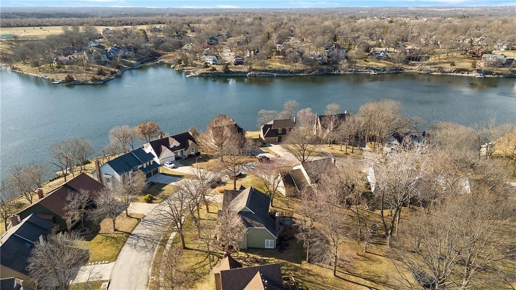 129 NE Edgewater Drive — photo 6