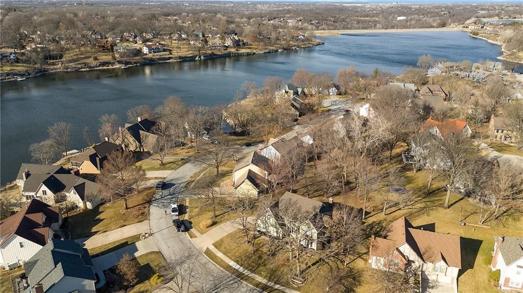 129 NE Edgewater Drive — photo 7