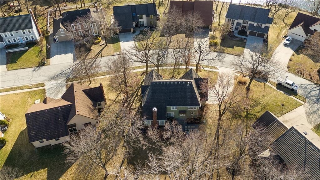 129 NE Edgewater Drive — photo 8