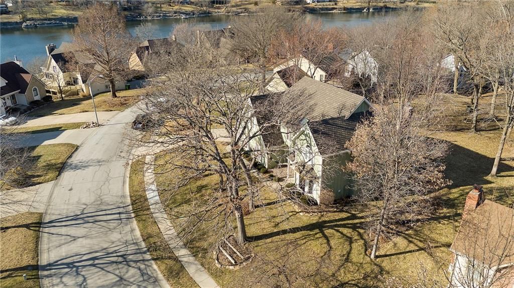 129 NE Edgewater Drive — photo 10