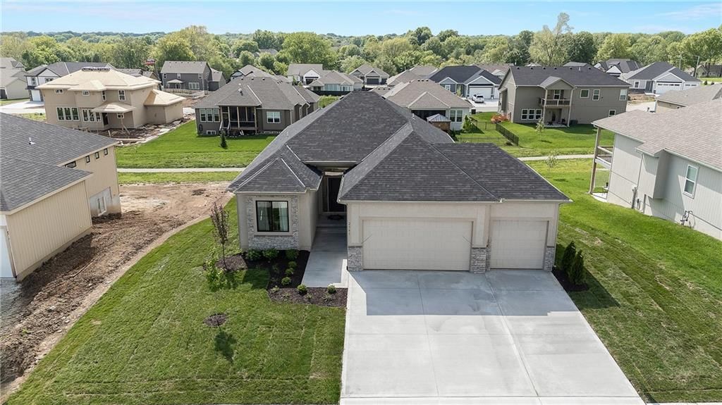 2361 NE Colonnade Avenue — photo 3