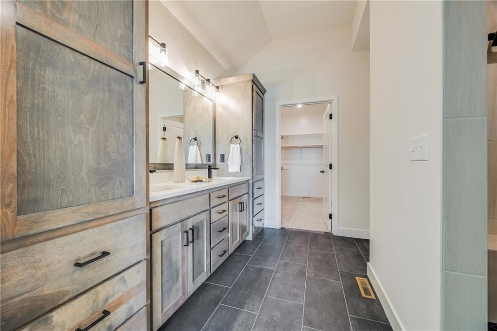 2361 NE Colonnade Avenue — photo 32