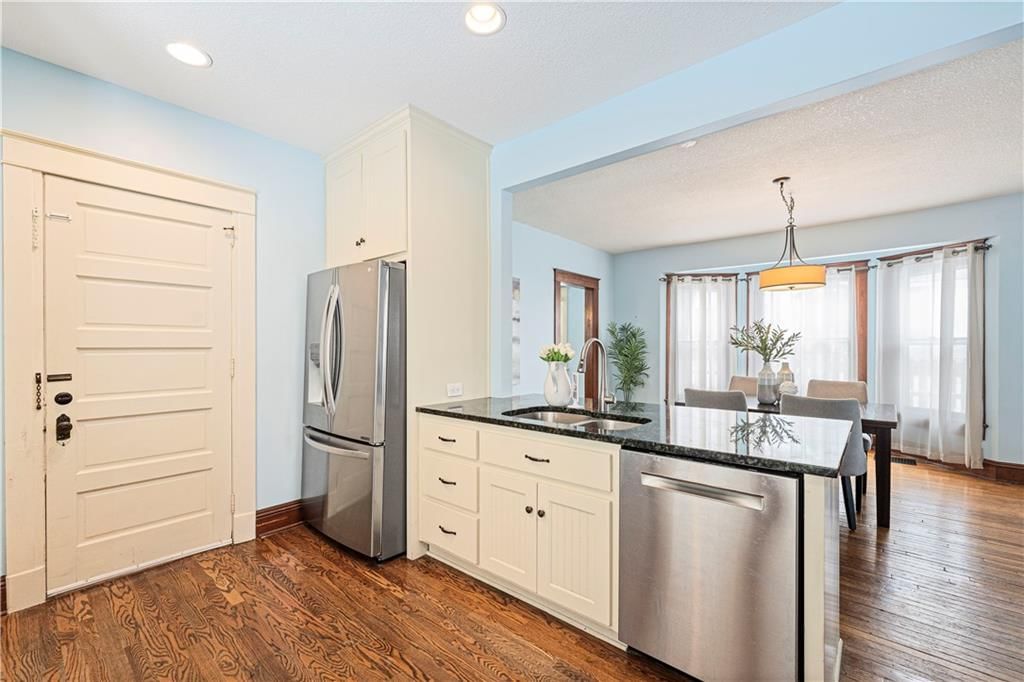430 E Kansas Street — photo 16