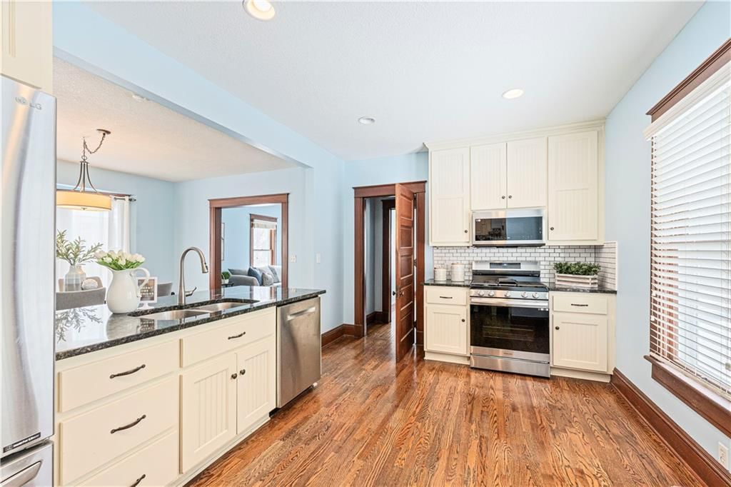 430 E Kansas Street — photo 17