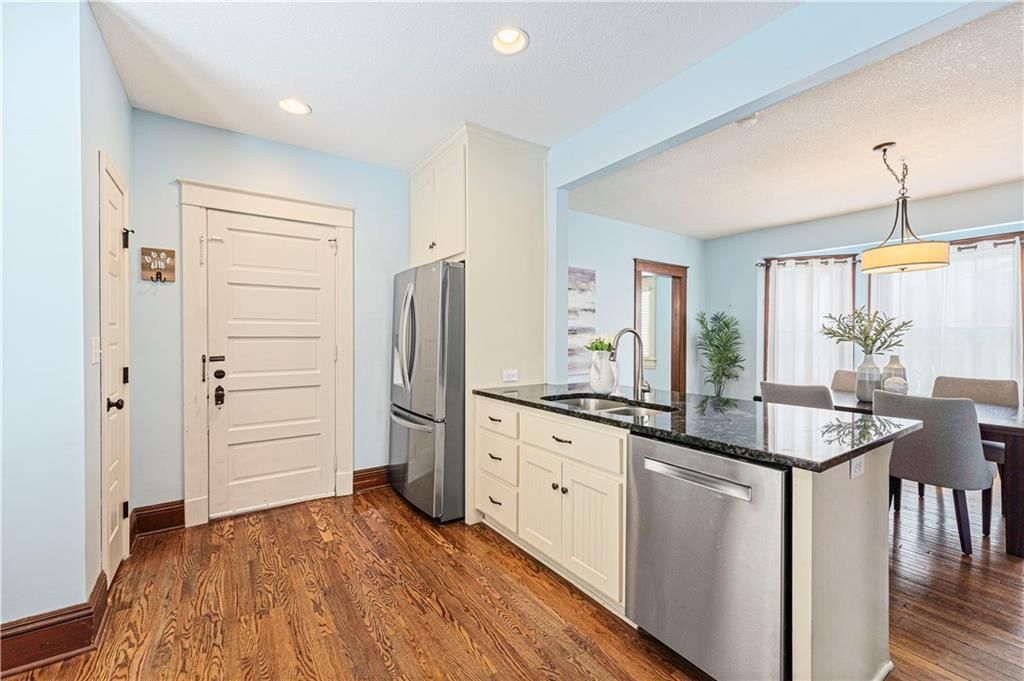 430 E Kansas Street — photo 18