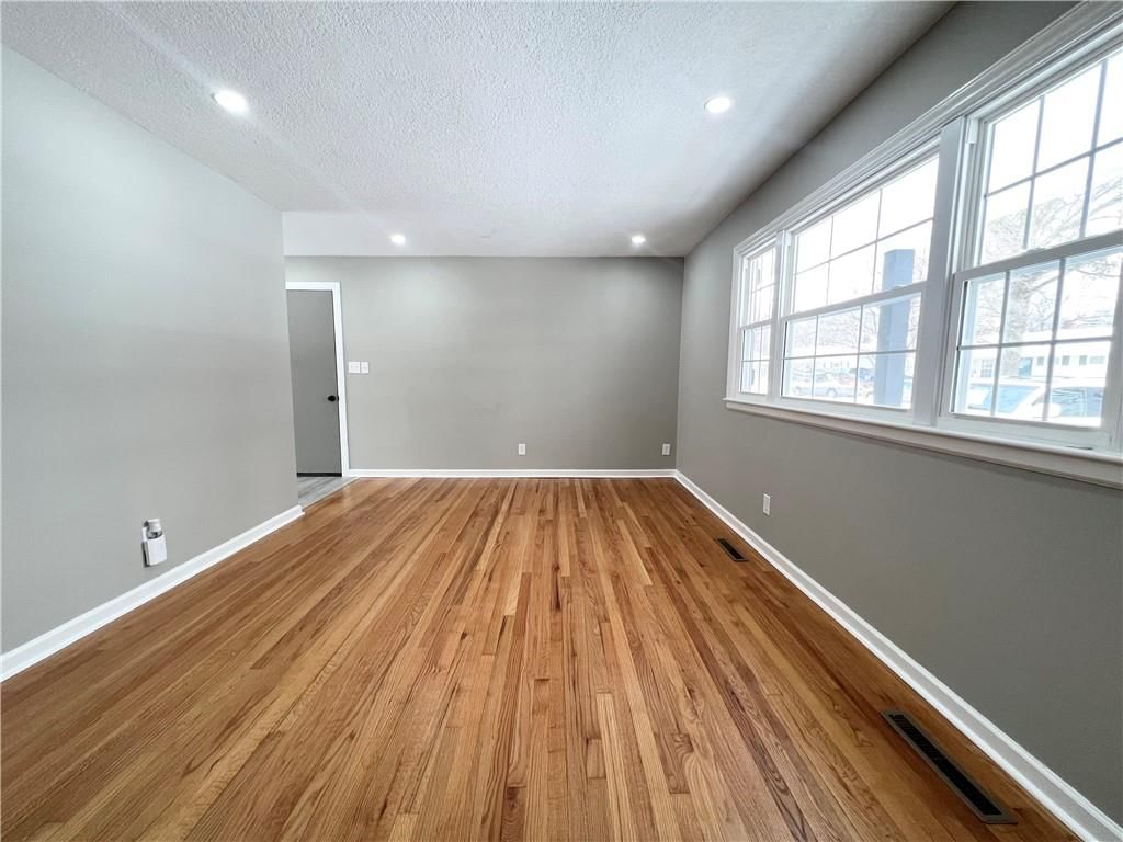 7404 Elm Avenue — photo 2