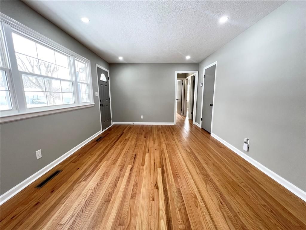 7404 Elm Avenue — photo 3