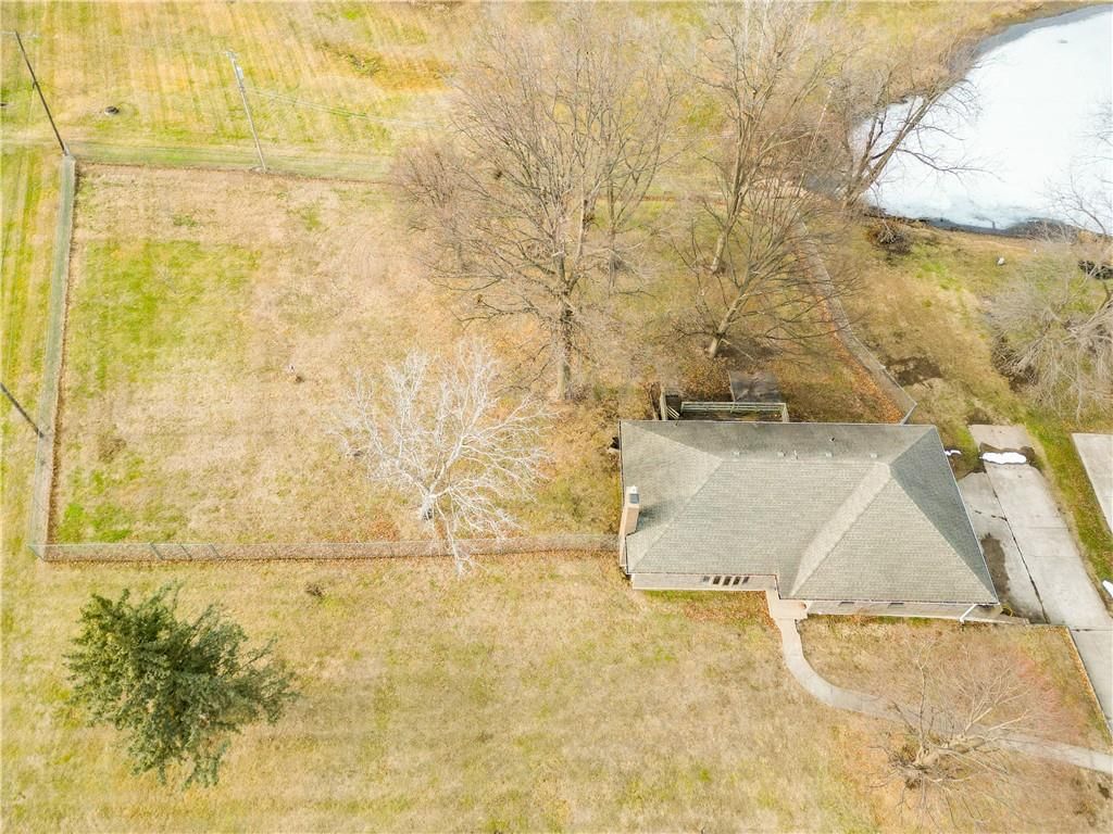 402 Frederick Drive — photo 2