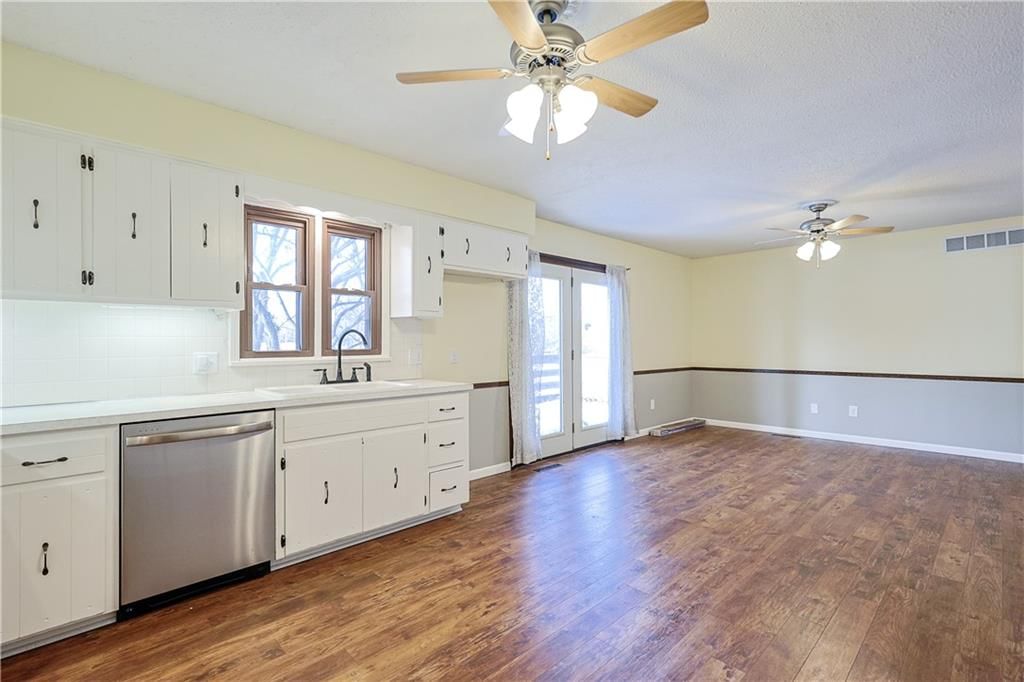 402 Frederick Drive — photo 32