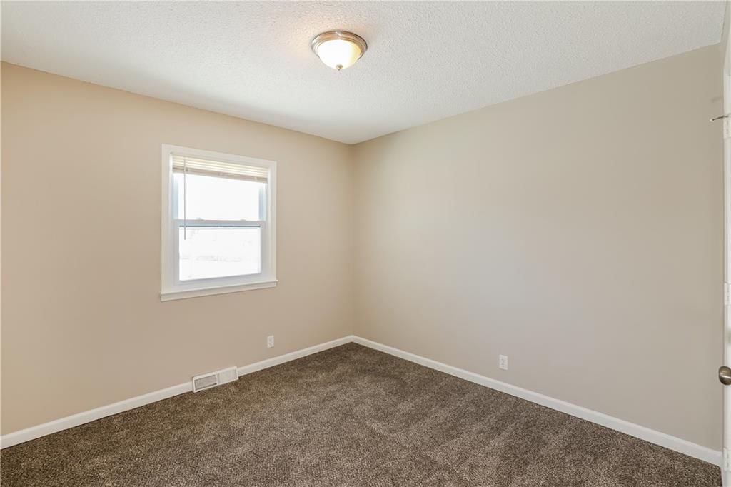 404 Grand Avenue — photo 12