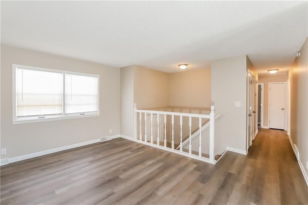 404 Grand Avenue — photo 4
