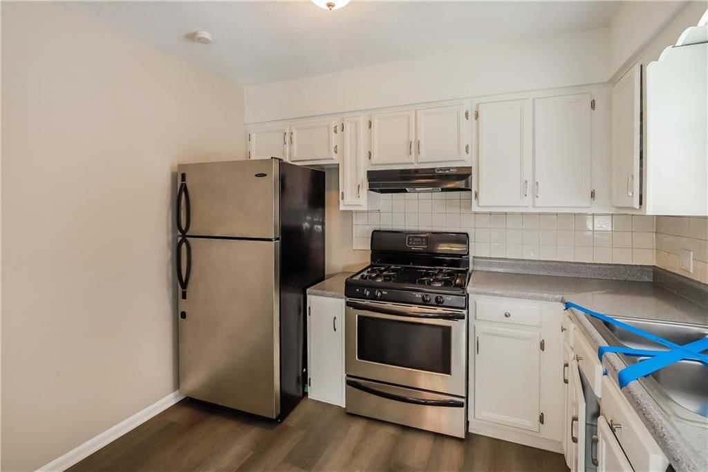 404 Grand Avenue — photo 7