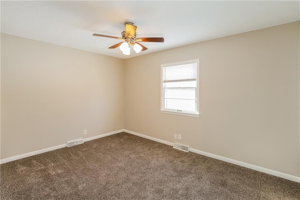 404 Grand Avenue — photo 10
