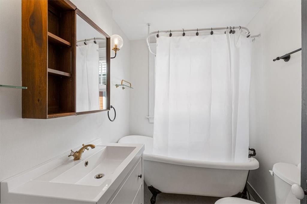3323 Charlotte Street — photo 15