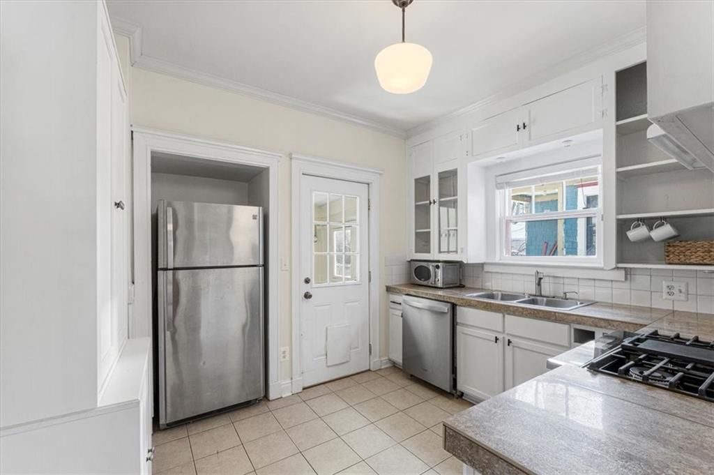 3323 Charlotte Street — photo 9