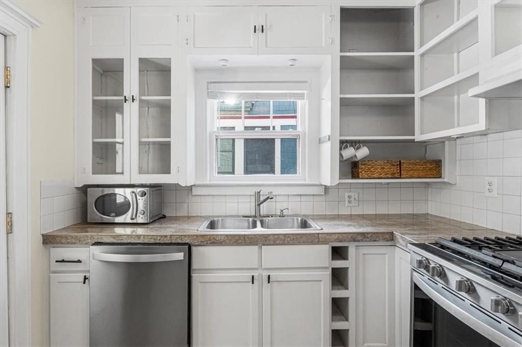 3323 Charlotte Street — photo 10