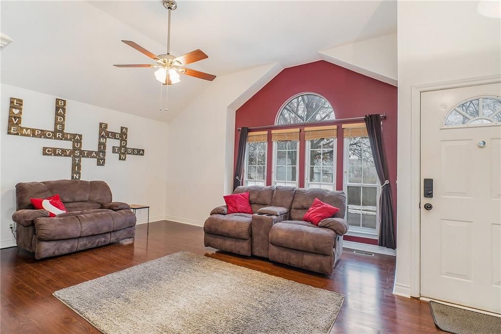 1220 S BRENTWOOD Place — photo 2