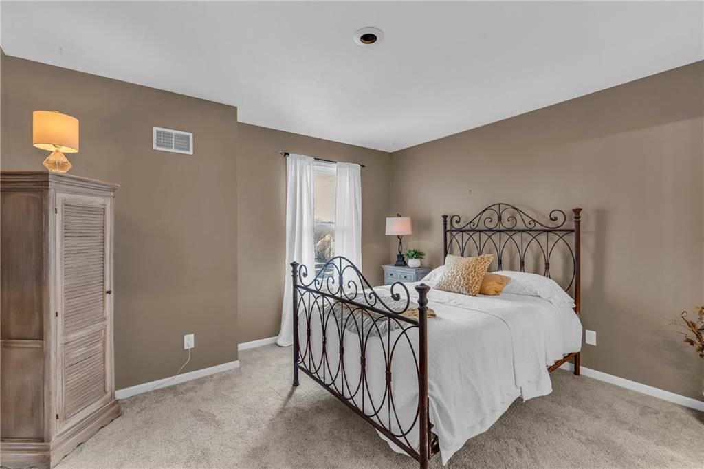 9703 N LAUREL Avenue — photo 25