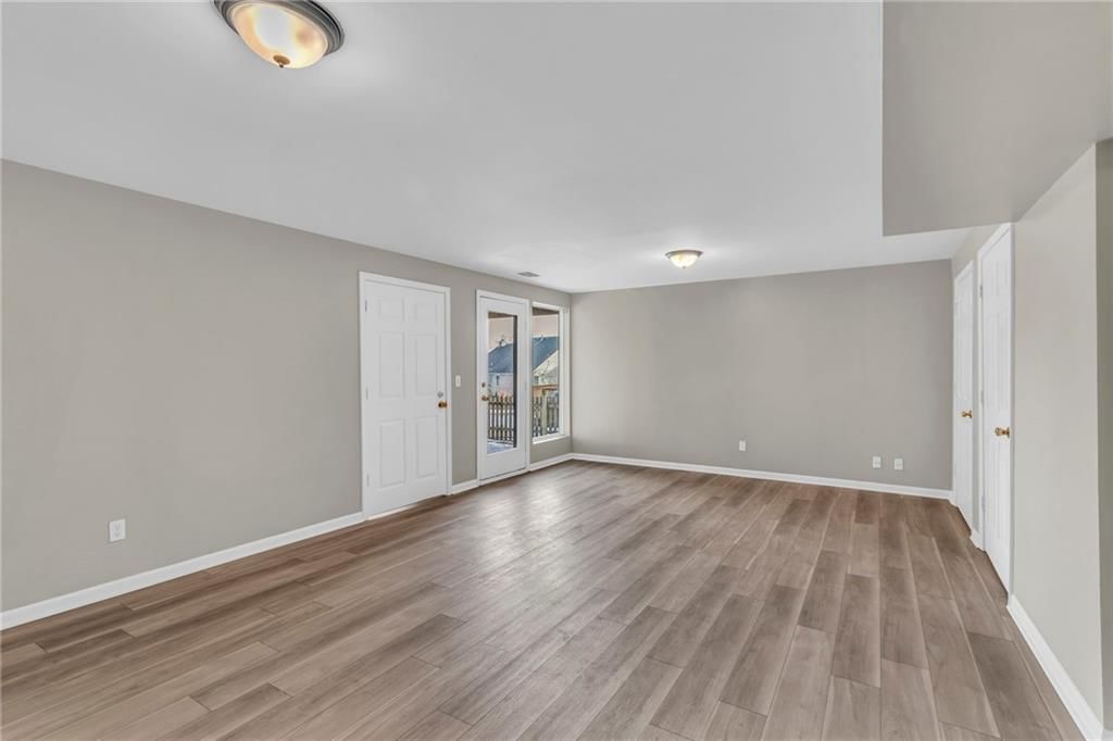 9703 N LAUREL Avenue — photo 31