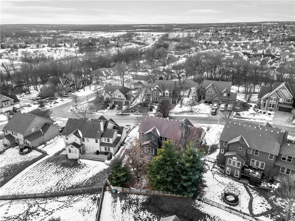 9703 N LAUREL Avenue — photo 41