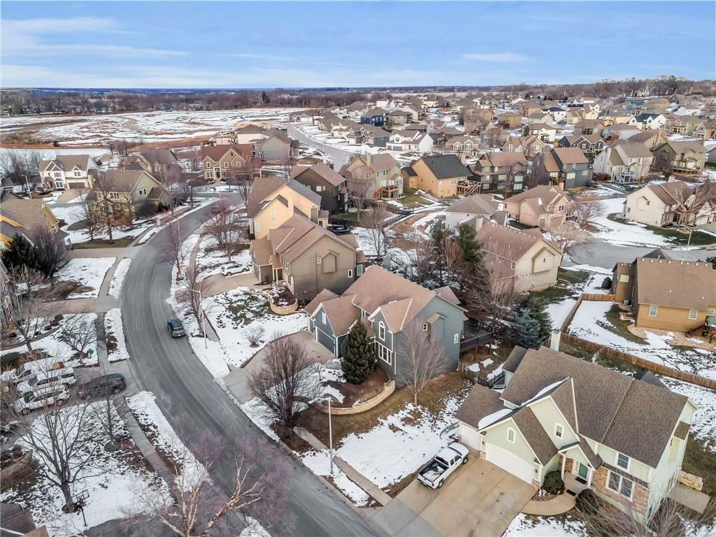 9703 N LAUREL Avenue — photo 42