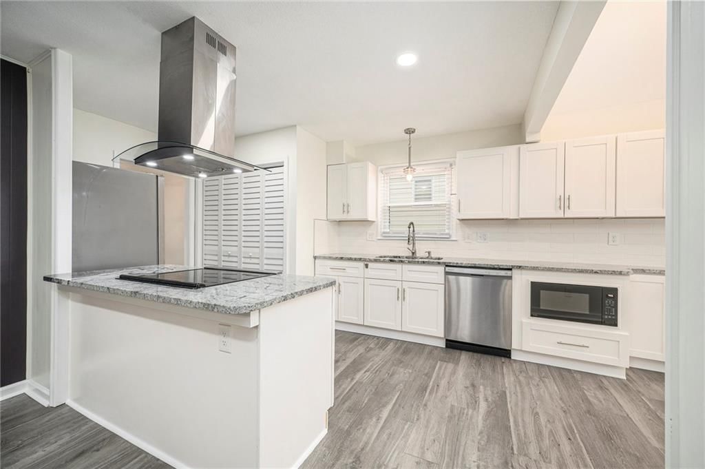 2401 E 109th Street — photo 7