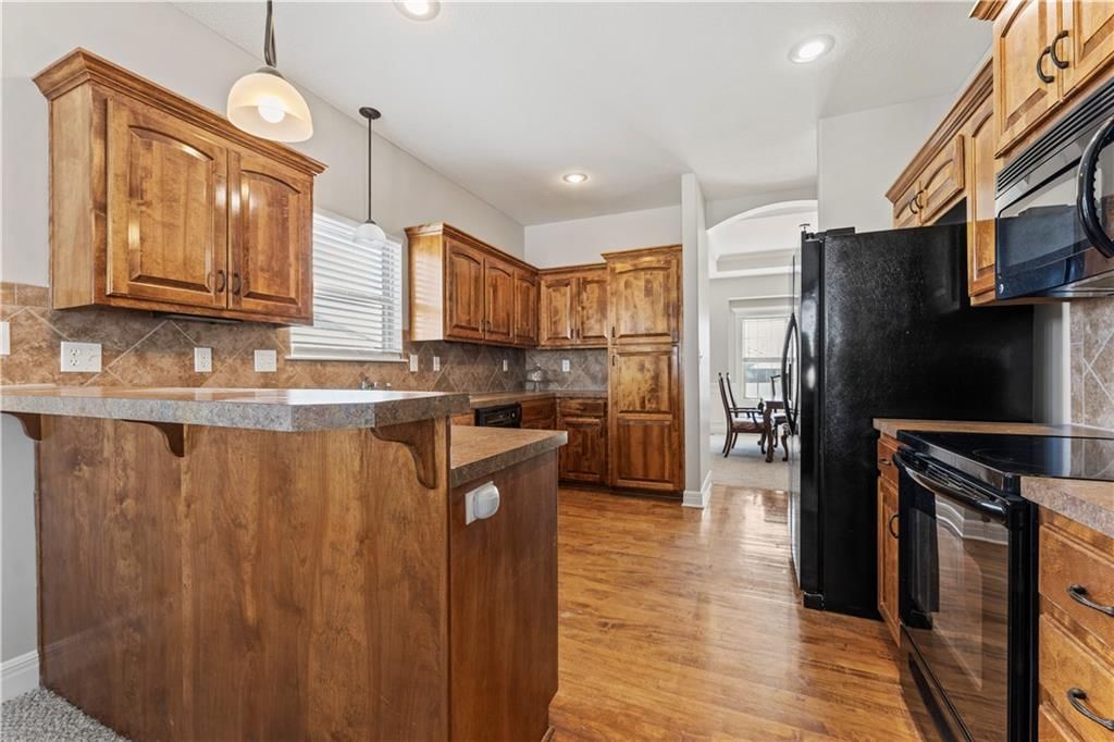 2319 NW Hedgewood Drive — photo 11
