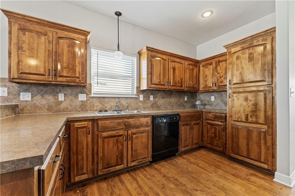 2319 NW Hedgewood Drive — photo 9